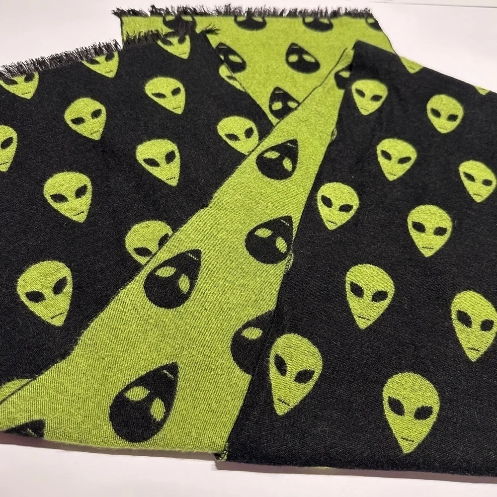 Alien Heads Soft Scarf Green Black Fringe 69.5 x 11.75 inches Sci Fi Space